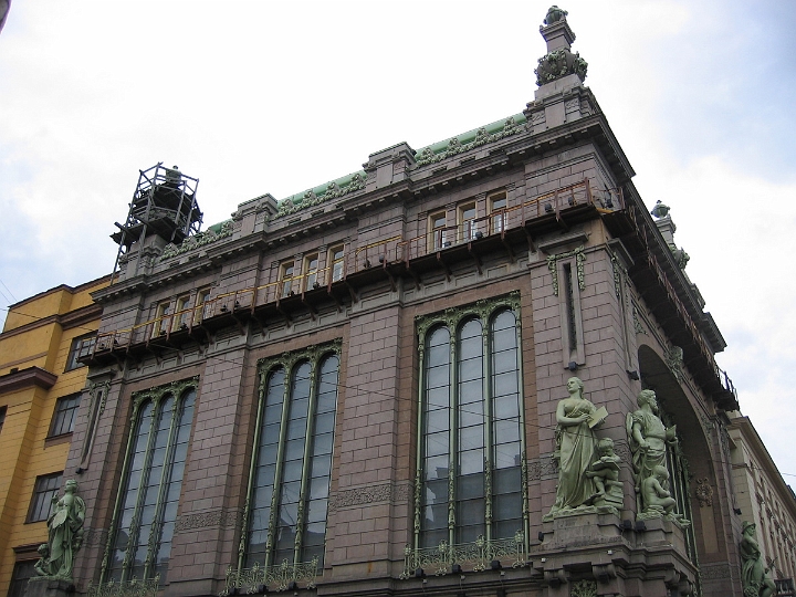 21 St Petersburg architecture on Nevskiy Prospekt.jpg